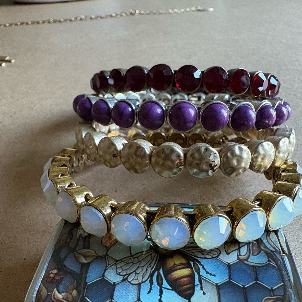 Plunder Design's magnetic bangle set - Picture 4 of 5